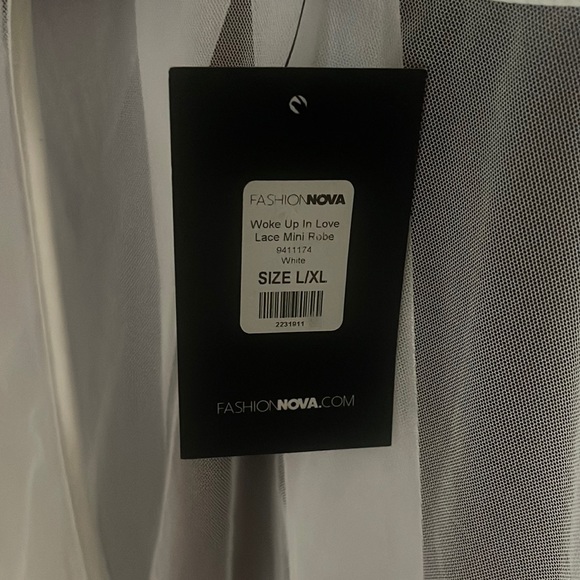 Fashion Nova mini robe - Picture 5 of 5